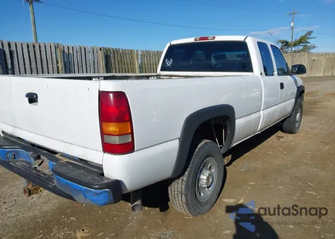 2001 Chevrolet Silverado 2500Hd from USA, damaged, VIN 1GCHC29U61E343055